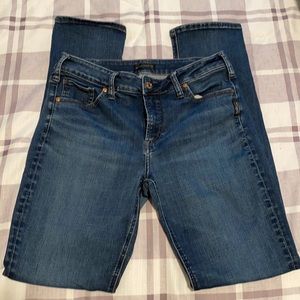 Silver Jeans Avery straight. Size 32 Length 34